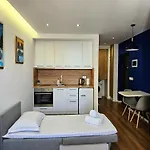 Blue Studio, Modern & Beachfront - By Beta Premium 公寓 格勒姆