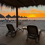 شقة Blue Studio, Modern & Beachfront - By Beta Premium