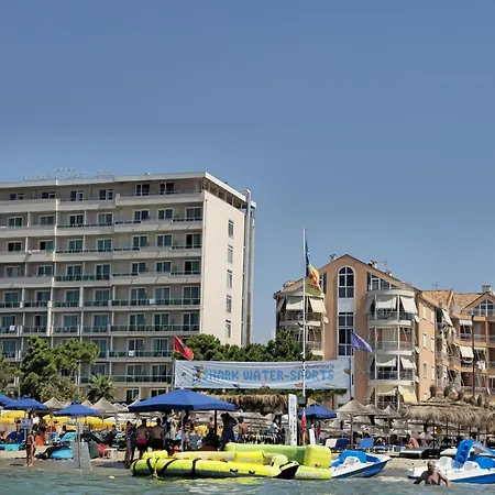 Blue Studio, Modern & Beachfront - By Beta Premium *