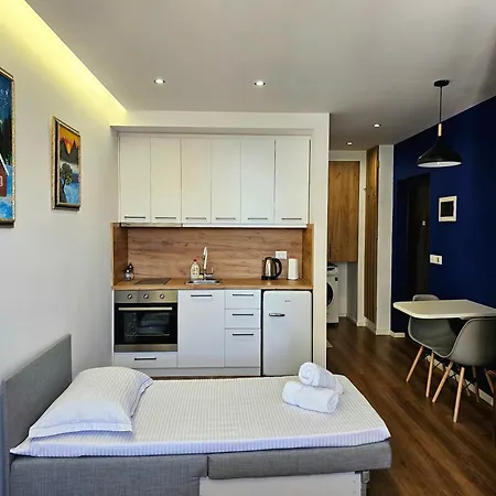 Blue Studio, Modern & Beachfront - By Beta Premium 아파트 골렘