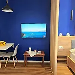 Blue Studio, Modern & Beachfront - By Beta Premium Appartamento *