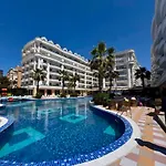 Daire Blue Studio, Modern & Beachfront - By Beta Premium Golem (Tirana)