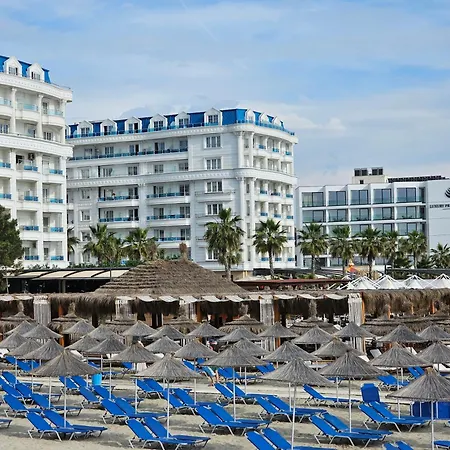 Blue Studio, Modern & Beachfront - By Beta Premium Apartmán