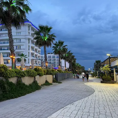 Daire Blue Studio, Modern & Beachfront - By Beta Premium *