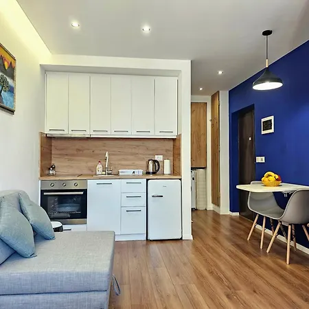 Apartment Blue Studio, Modern & Beachfront - By Beta Premium *