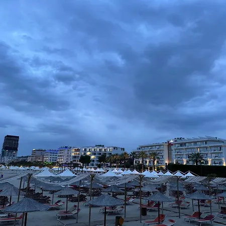 Blue Studio, Modern & Beachfront - By Beta Premium Golem