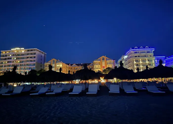 Blue Studio, Modern & Beachfront - By Beta Premium Golem