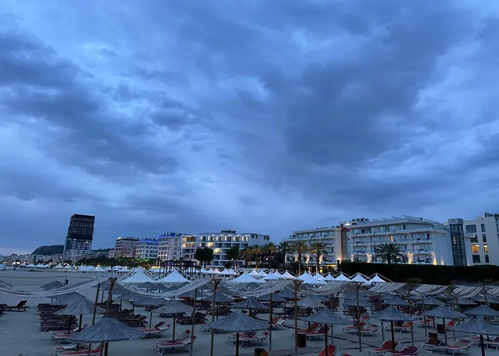 Blue Studio, Modern & Beachfront - By Beta Premium Golem